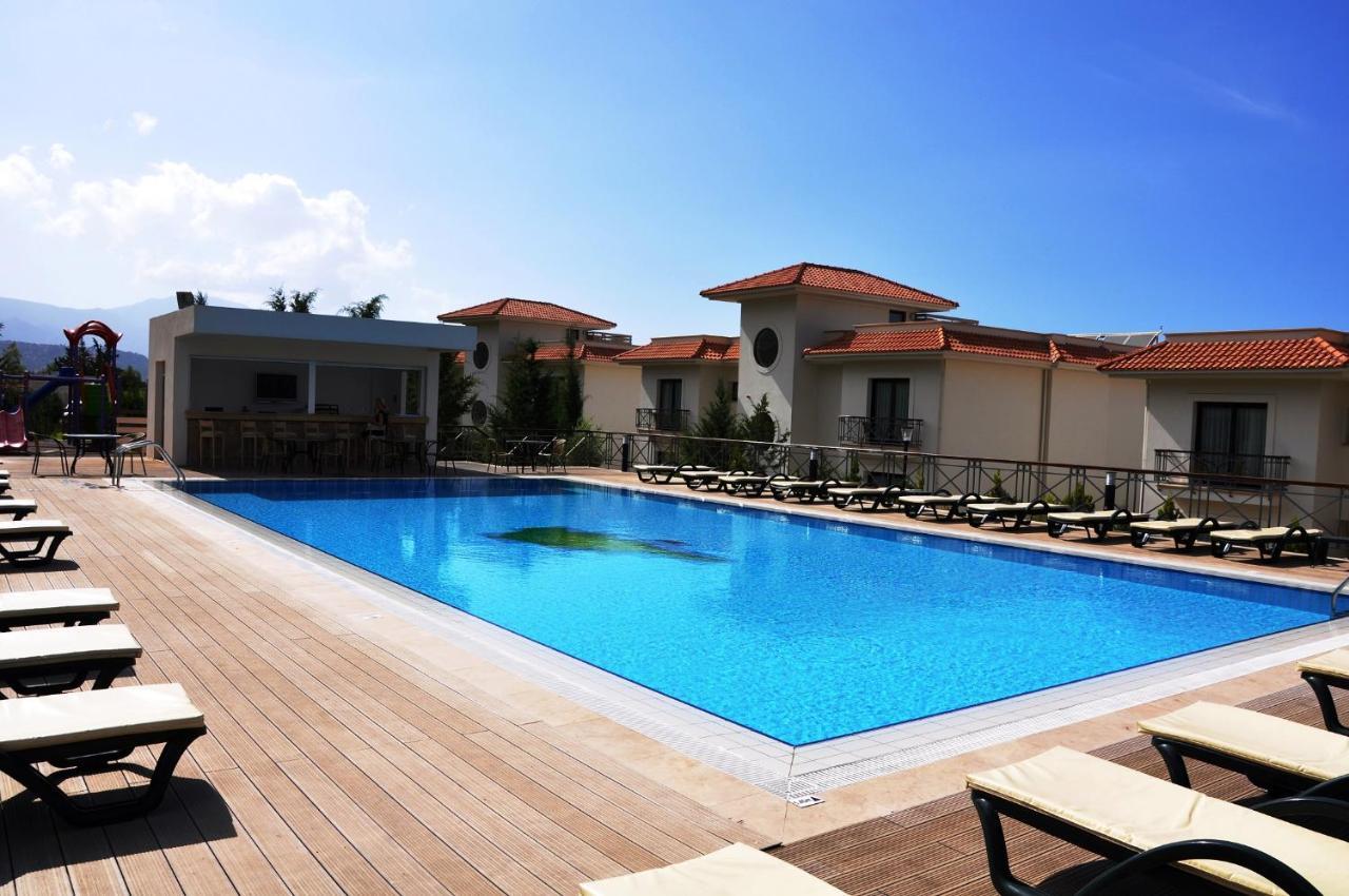 Korineum Golf & Beach Resort Agios Georgios  Buitenkant foto